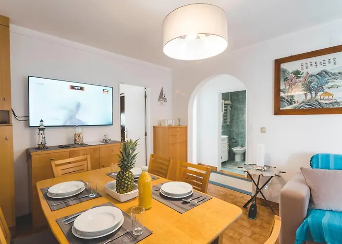 49 - Tiago's Surf House アトウギア・ダ・バレイア