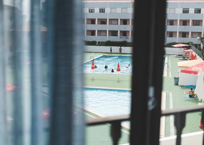 49 - Tiago's Surf House アトウギア・ダ・バレイア